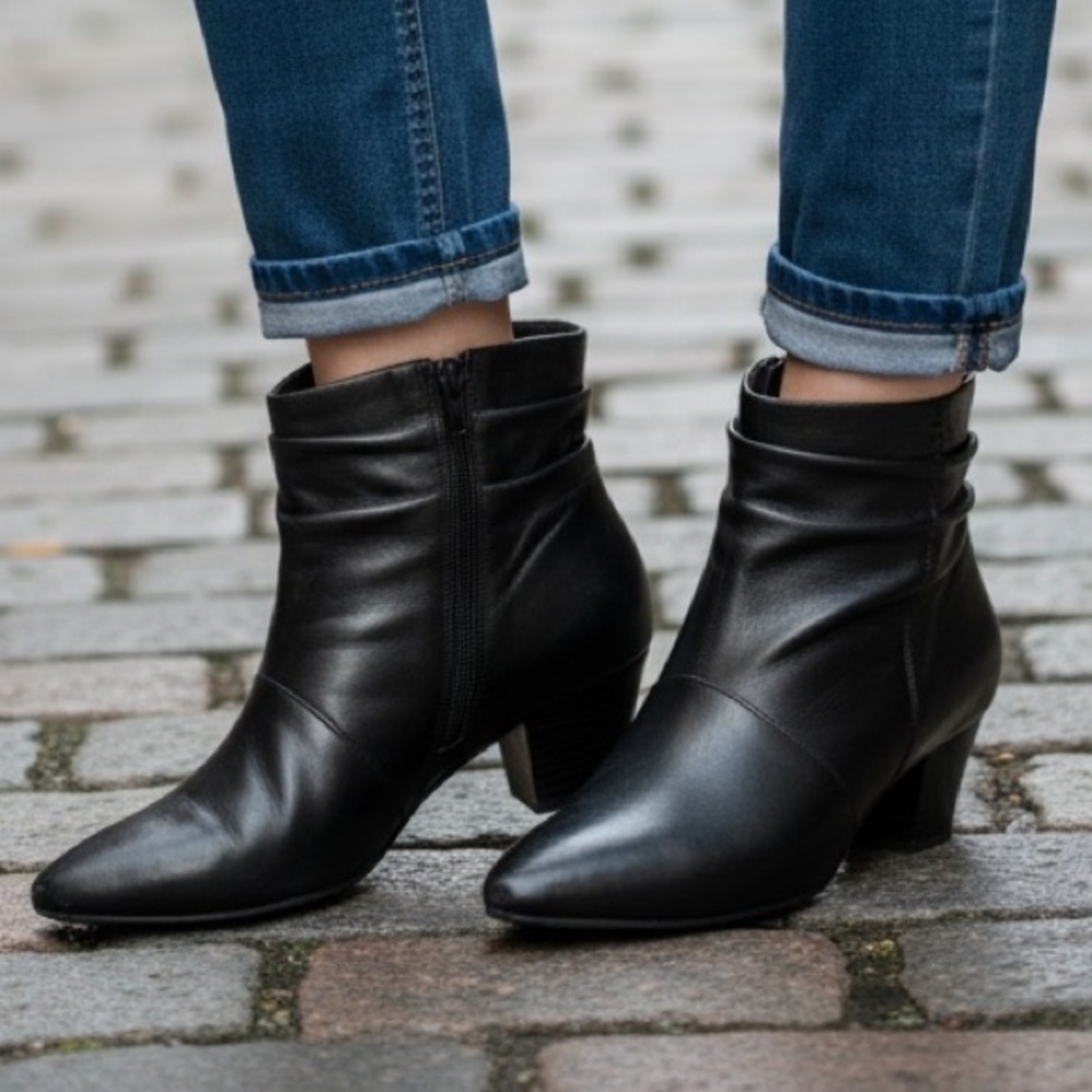 Clark’s Black Leather Pointed-Toe Heeled Booties- Like New- Classy & Chic